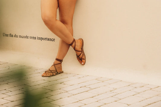 Quelles sandales porter avec une robe chemise en été ? Le guide pour choisir