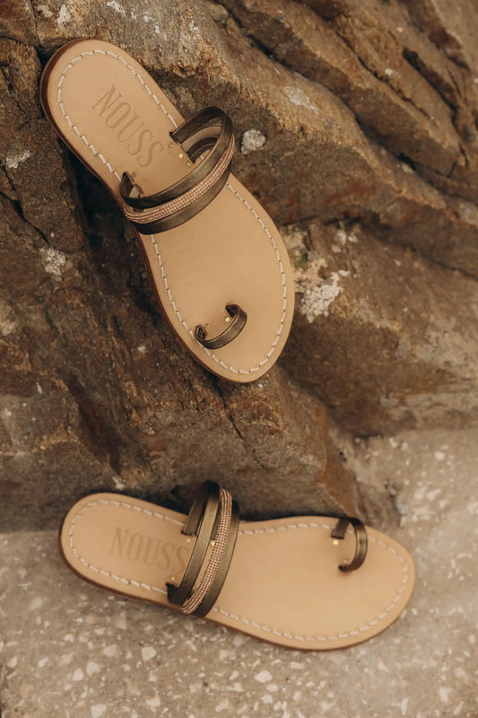 Sandales ou baskets en été : que choisir pour le confort ?