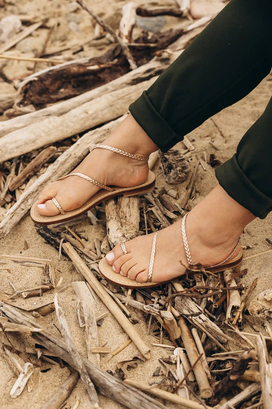 Sandales montantes ou basses : comment choisir selon la morphologie de la jambe ?