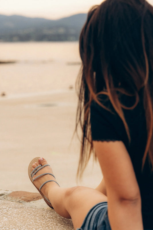 Que faire de ses vieilles sandales en cuir : réparer, recycler ou donner ?
