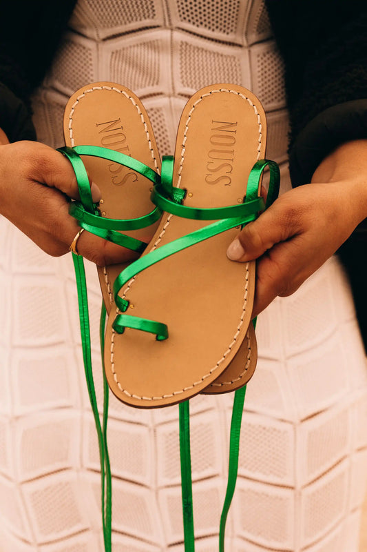 Mules en cuir ou sandales : quel modèle choisir selon la saison ?