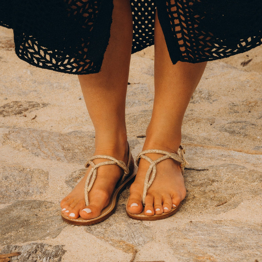 Sandales Dorées Femme : Comment les Porter avec Style Cet Été