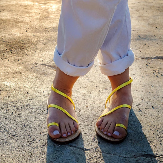 Sandales Femme Cuir Jaune Barcelone mannequin