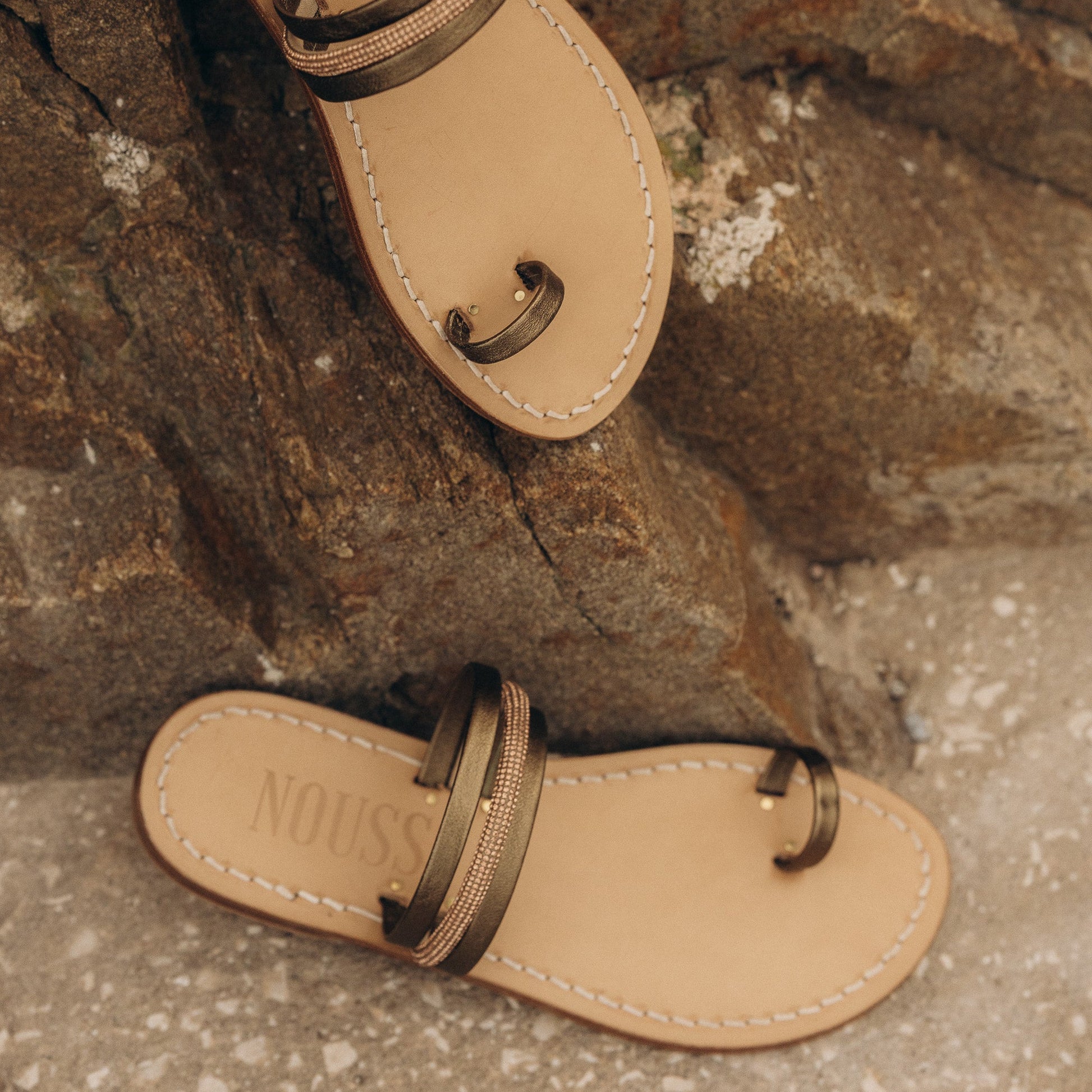 Sandales Plates Cuir Femme Mordoré Nice - posees